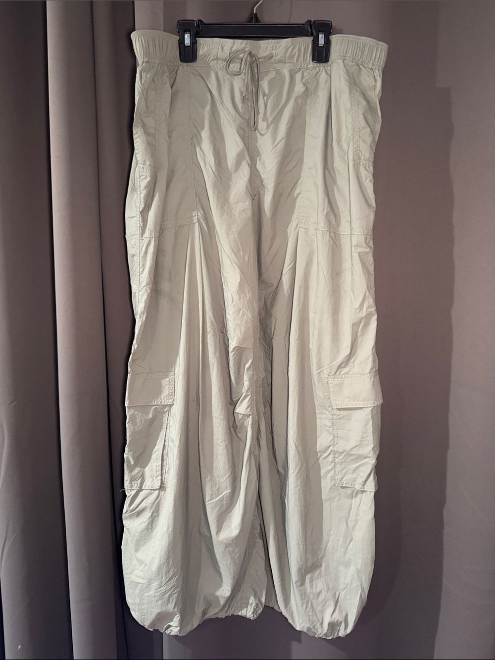 Daily Practice Wide-Leg Cargo Joggers in Light Sage